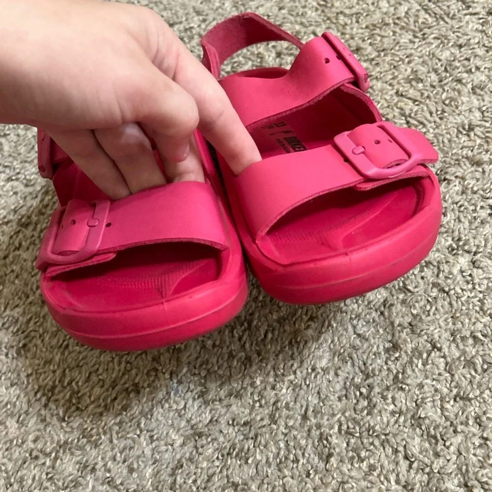 Kids Birkenstock Hot Pink Sandals Mogami Birko-Flor Sandal Tulip Backstrap L2 33